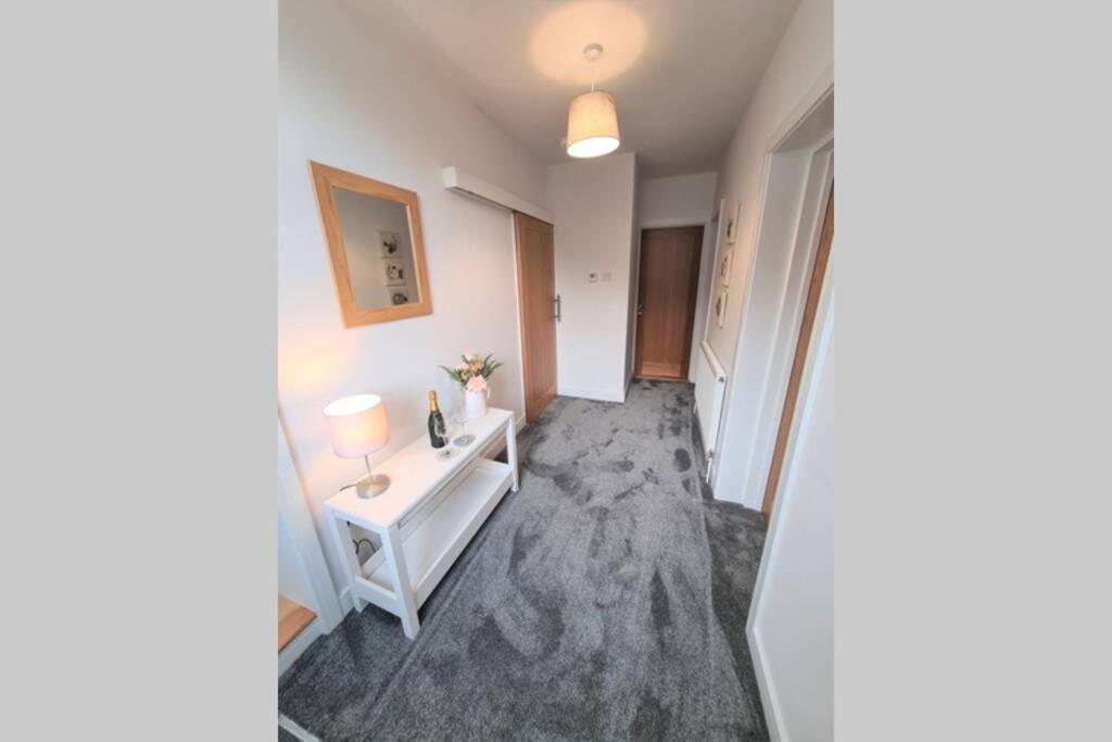Beautiful Seaside Apartment With Parking Вентнор Екстер'єр фото